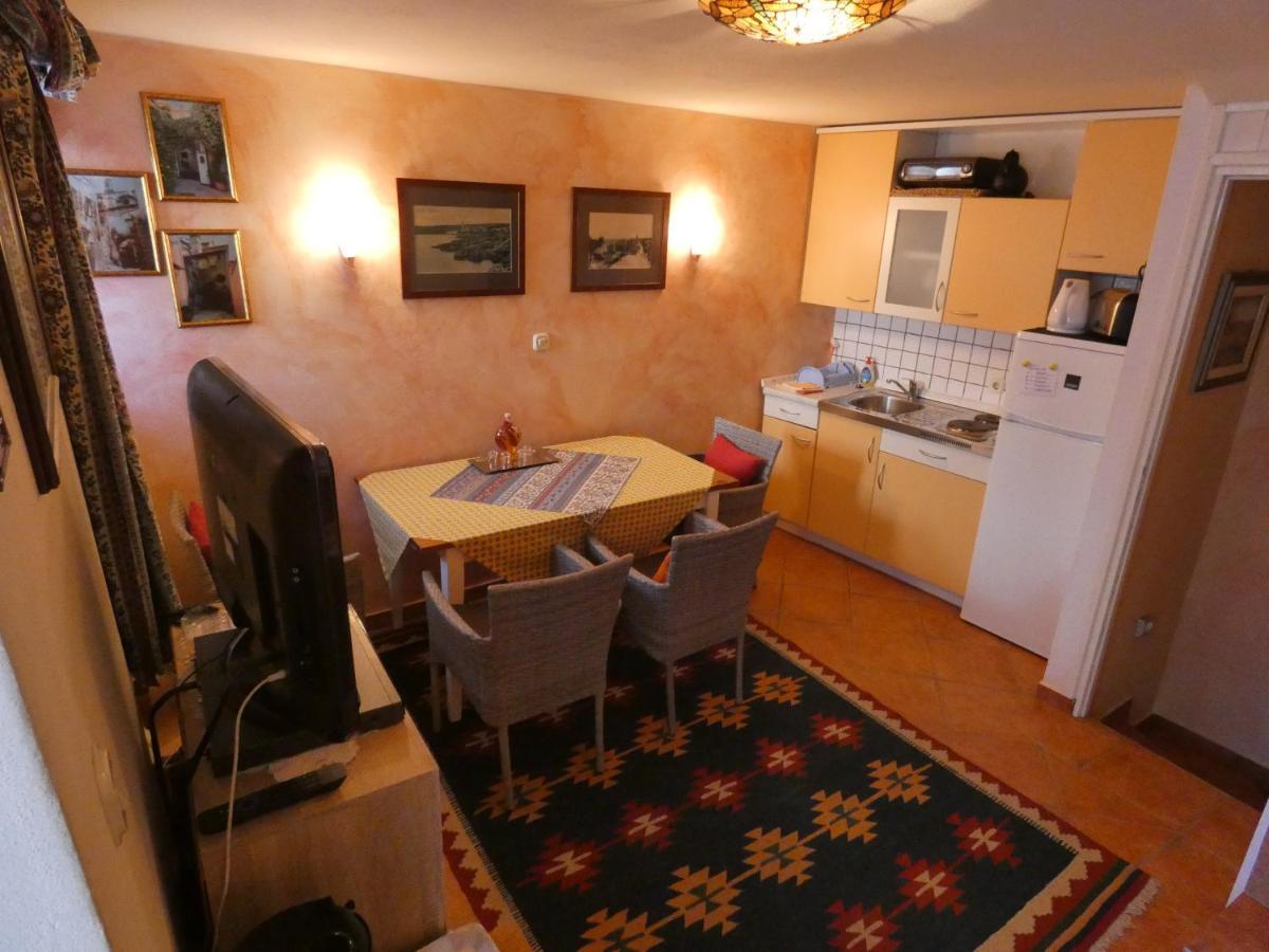 Apartments Getruda Krk Town Luaran gambar