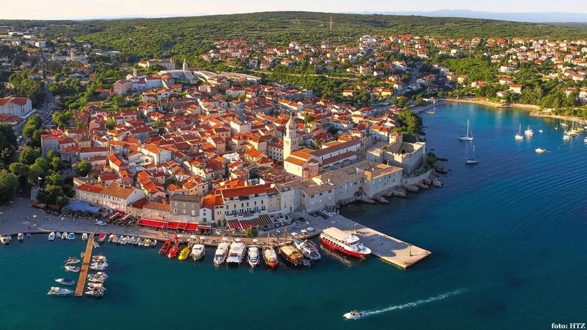 Apartments Getruda Krk Town Luaran gambar