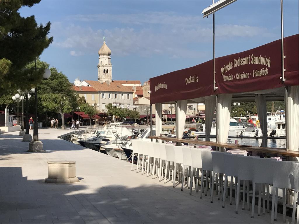 Apartments Getruda Krk Town Luaran gambar