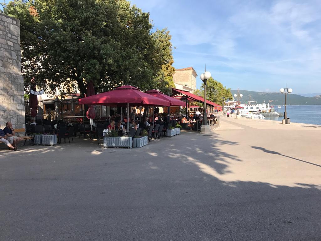 Apartments Getruda Krk Town Luaran gambar